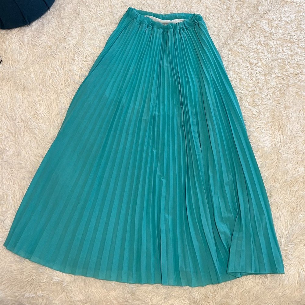 Long teal pleated Skirt